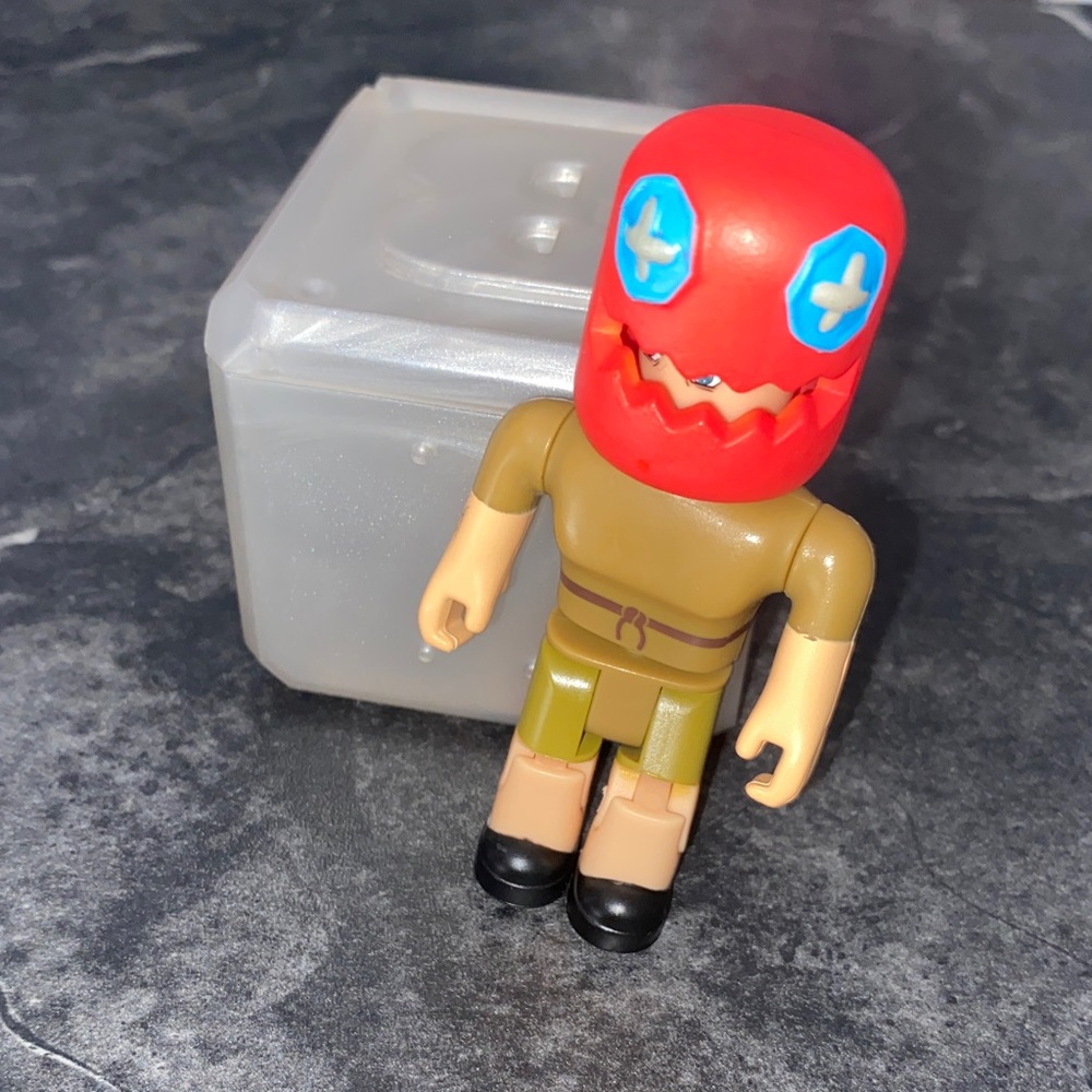 Roblox Mystery Figure & B Cube